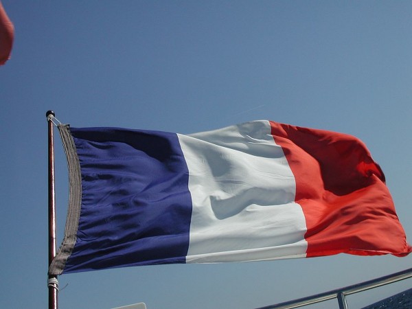 Francia, una tassa su smartphone e tablet Così possiamo sostenere la cultura